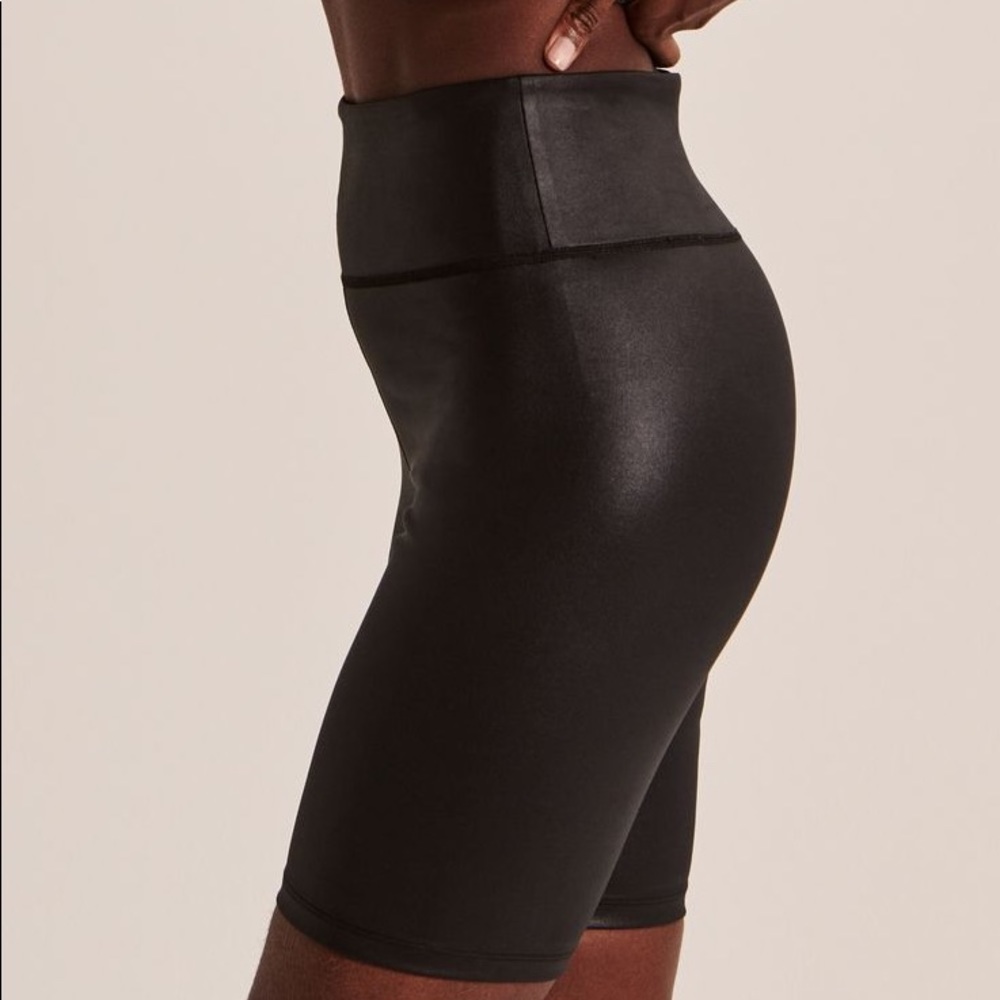 Abercrombie & Fitch Sheen Bike Shorts 8” Black XS